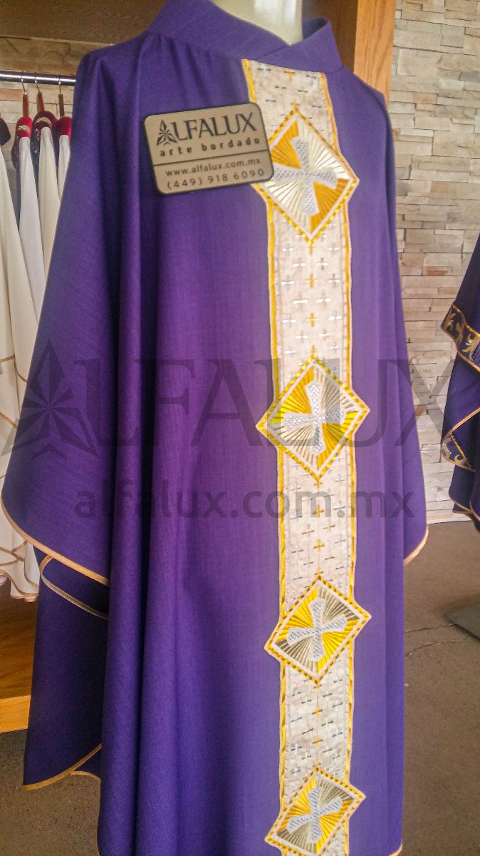 16 MAGNUS SILUETA Morado Central Brocado 312